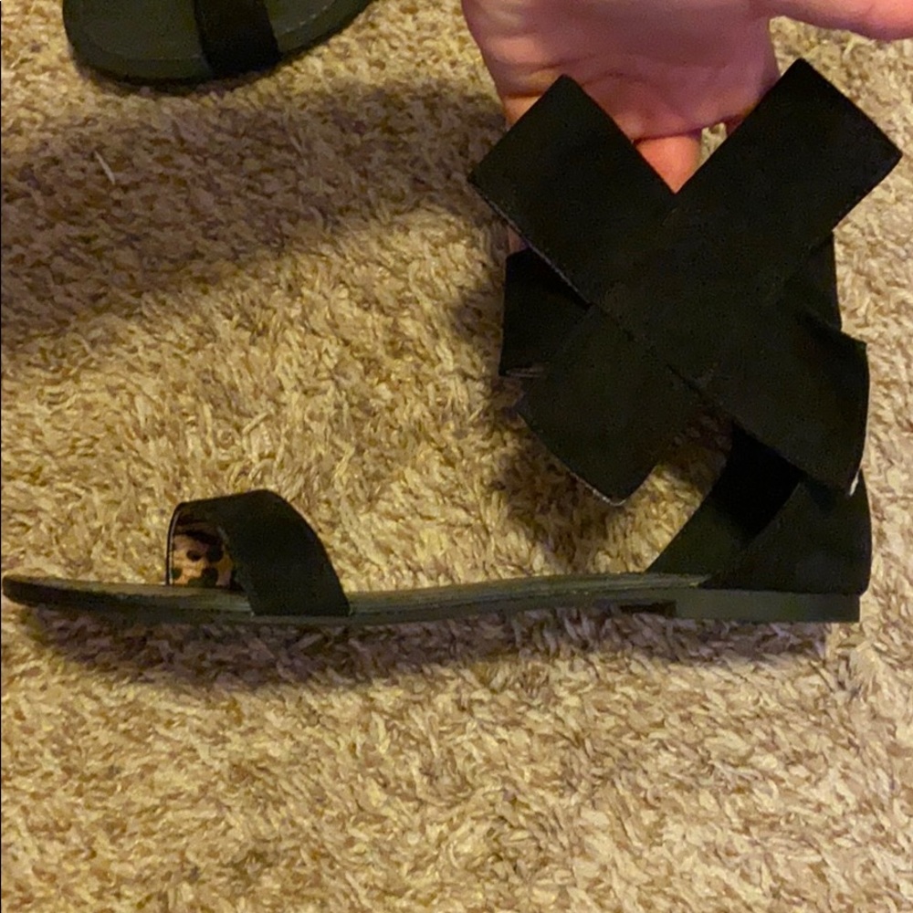 Betsy Johnson black bow sandals